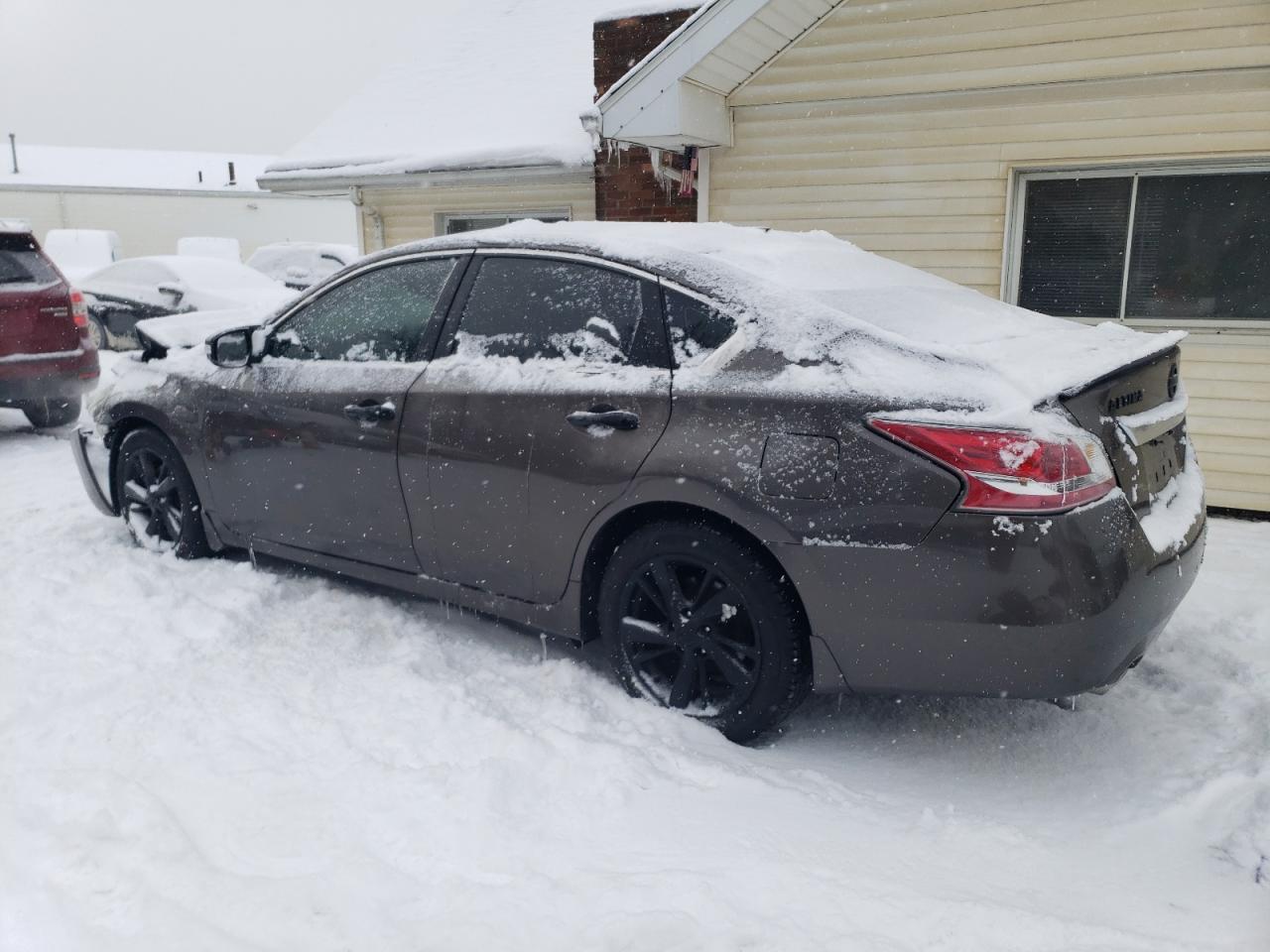 2015 Nissan Altima - Image 2