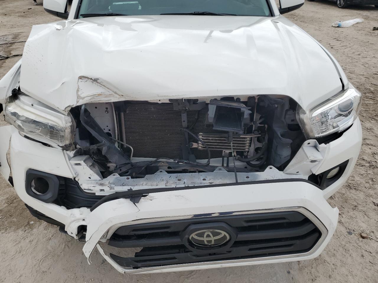 2019 Toyota Tacoma - Image 11