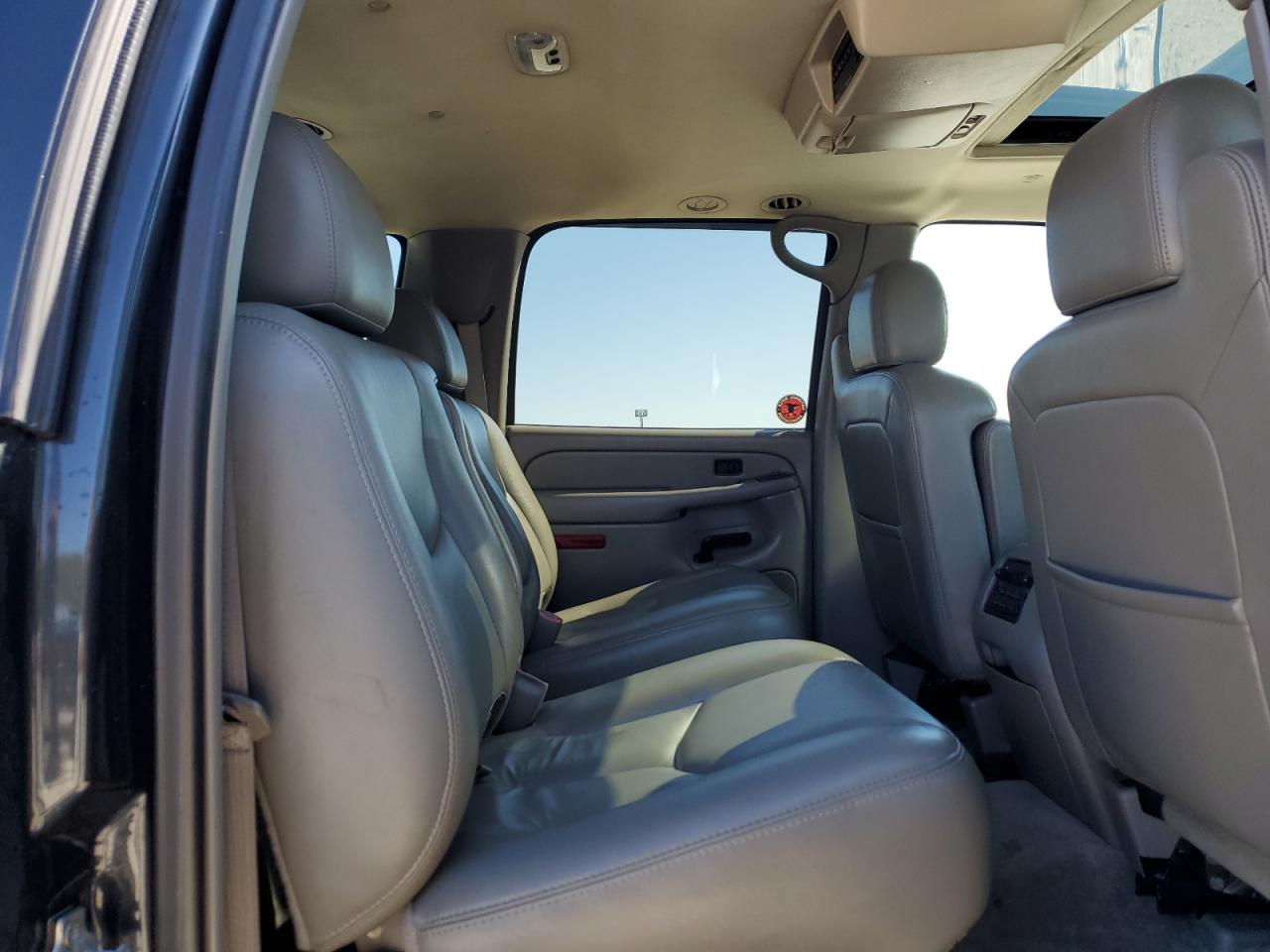 2005 GMC Yukon - Image 11