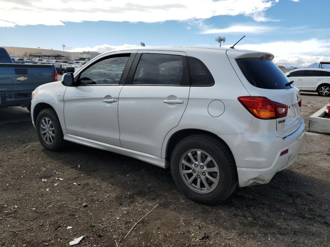 2012 Mitsubishi Outlander - Image 2