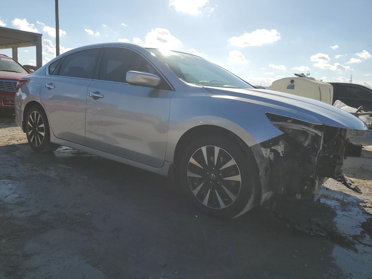 2018 Nissan Altima - Image 4