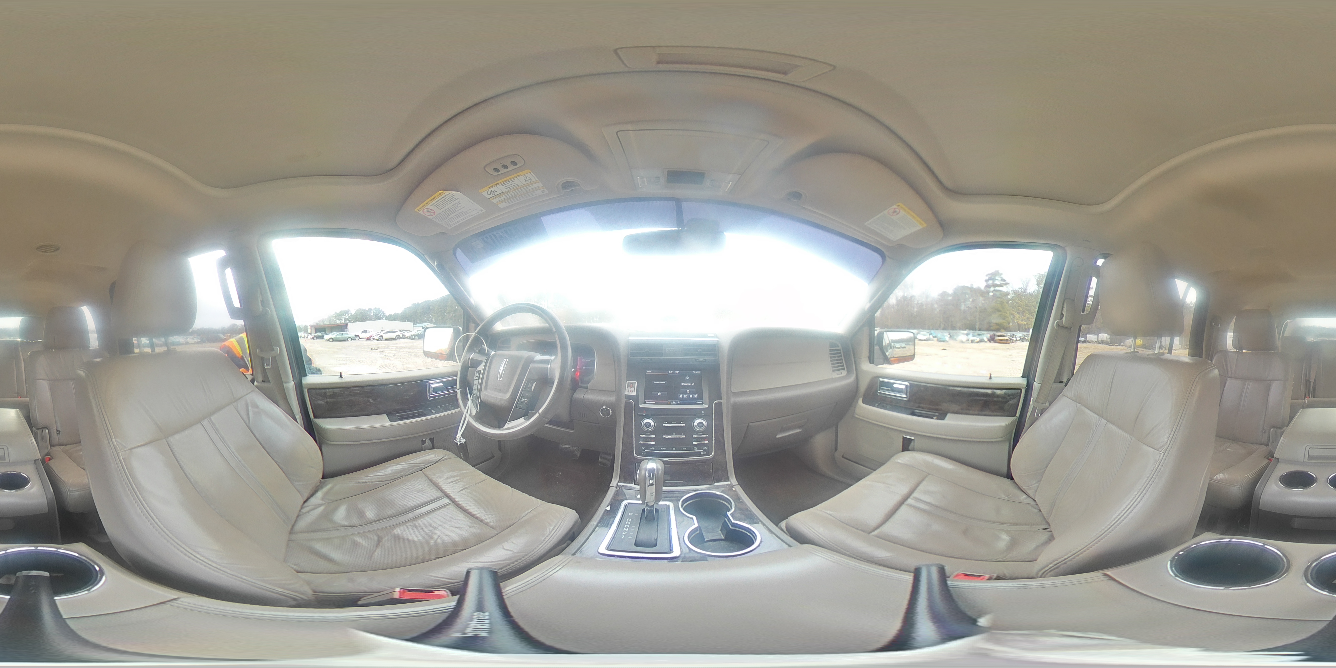 2015 Lincoln Navigator - Image 13