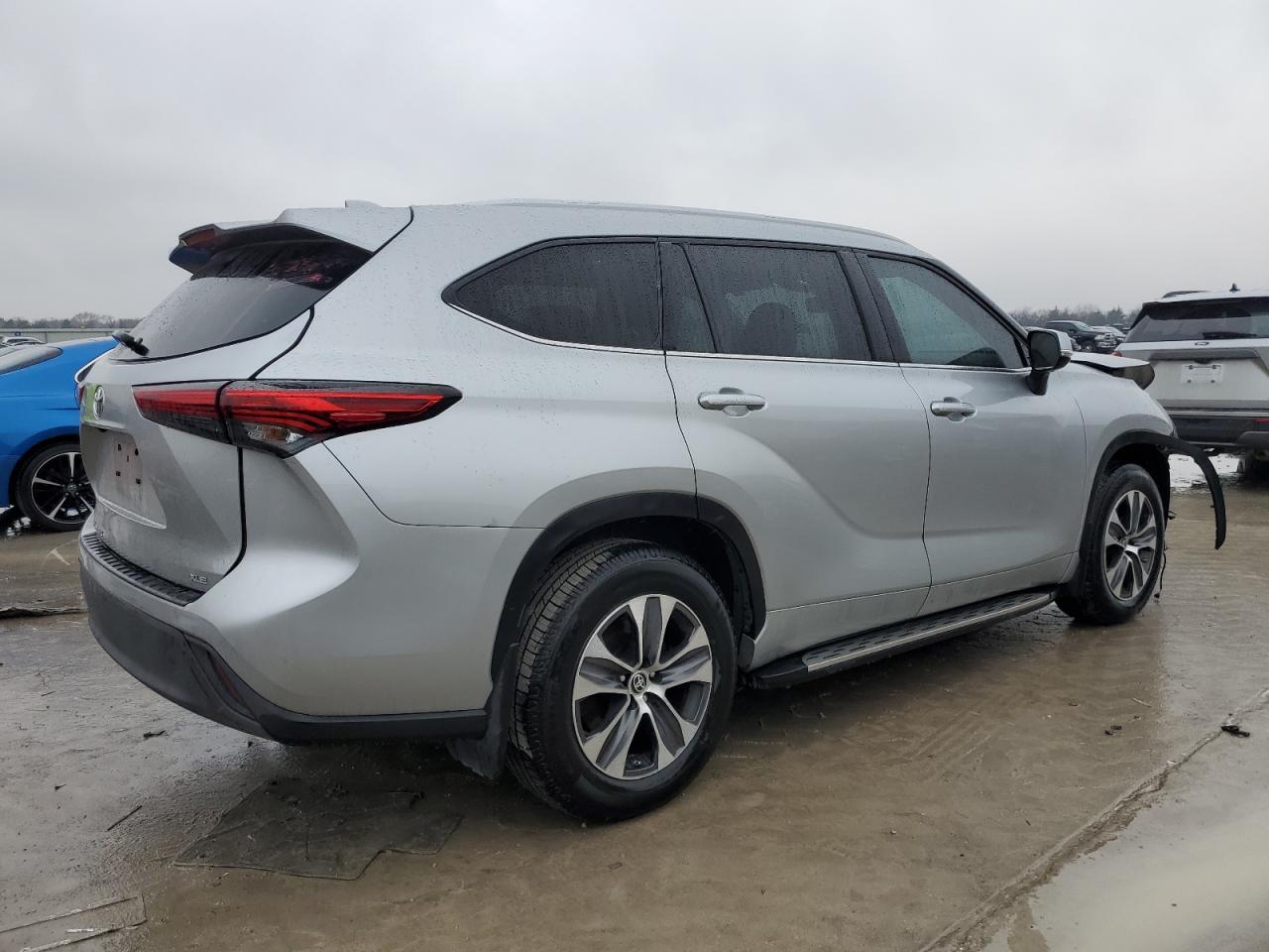 2022 Toyota Highlander - Image 3