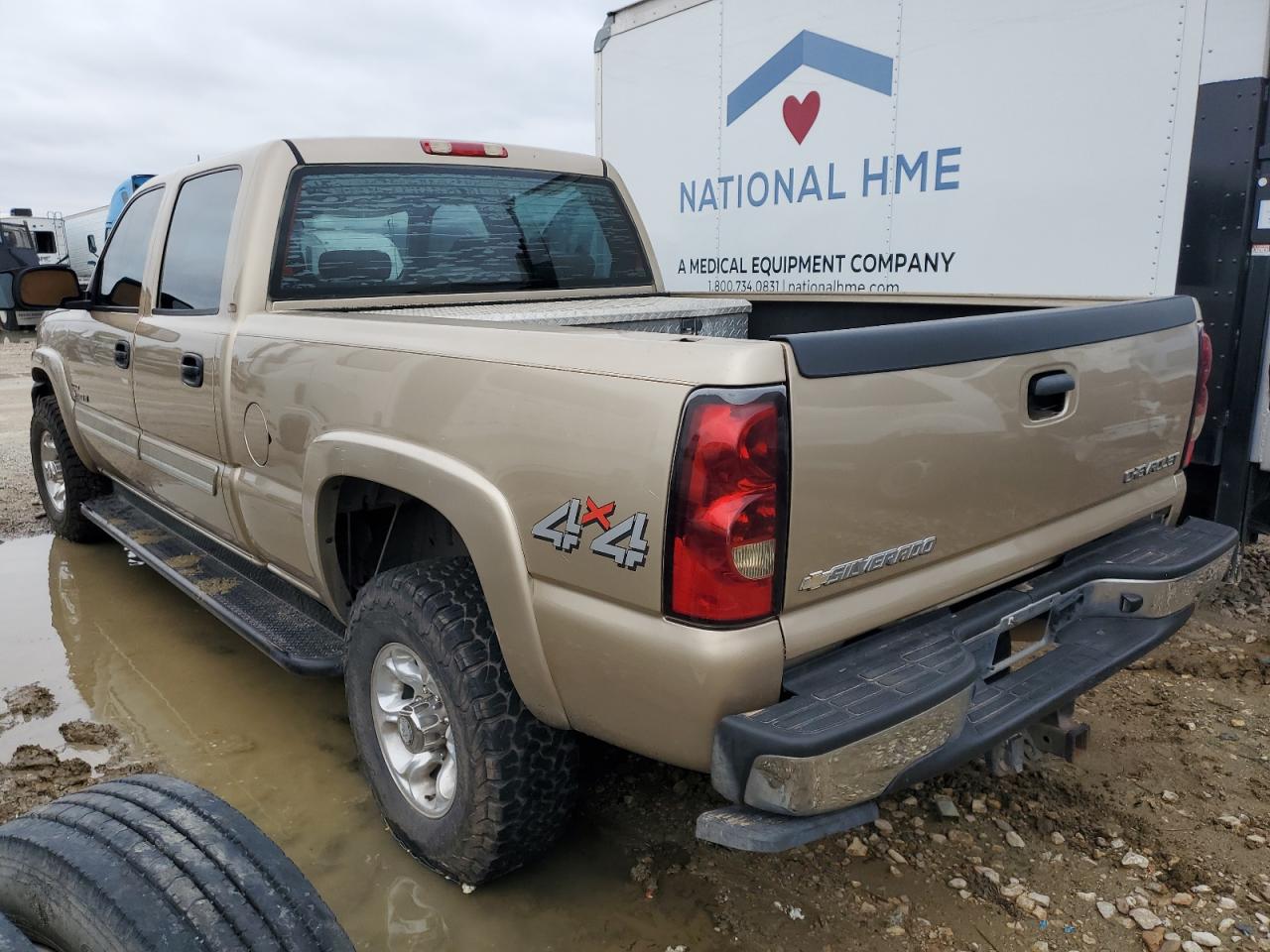 2005 Chevrolet Silverado - Image 2