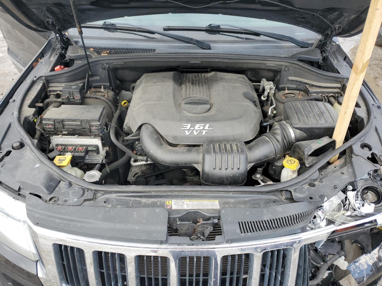 2012 Jeep Grand Cherokee - Image 11