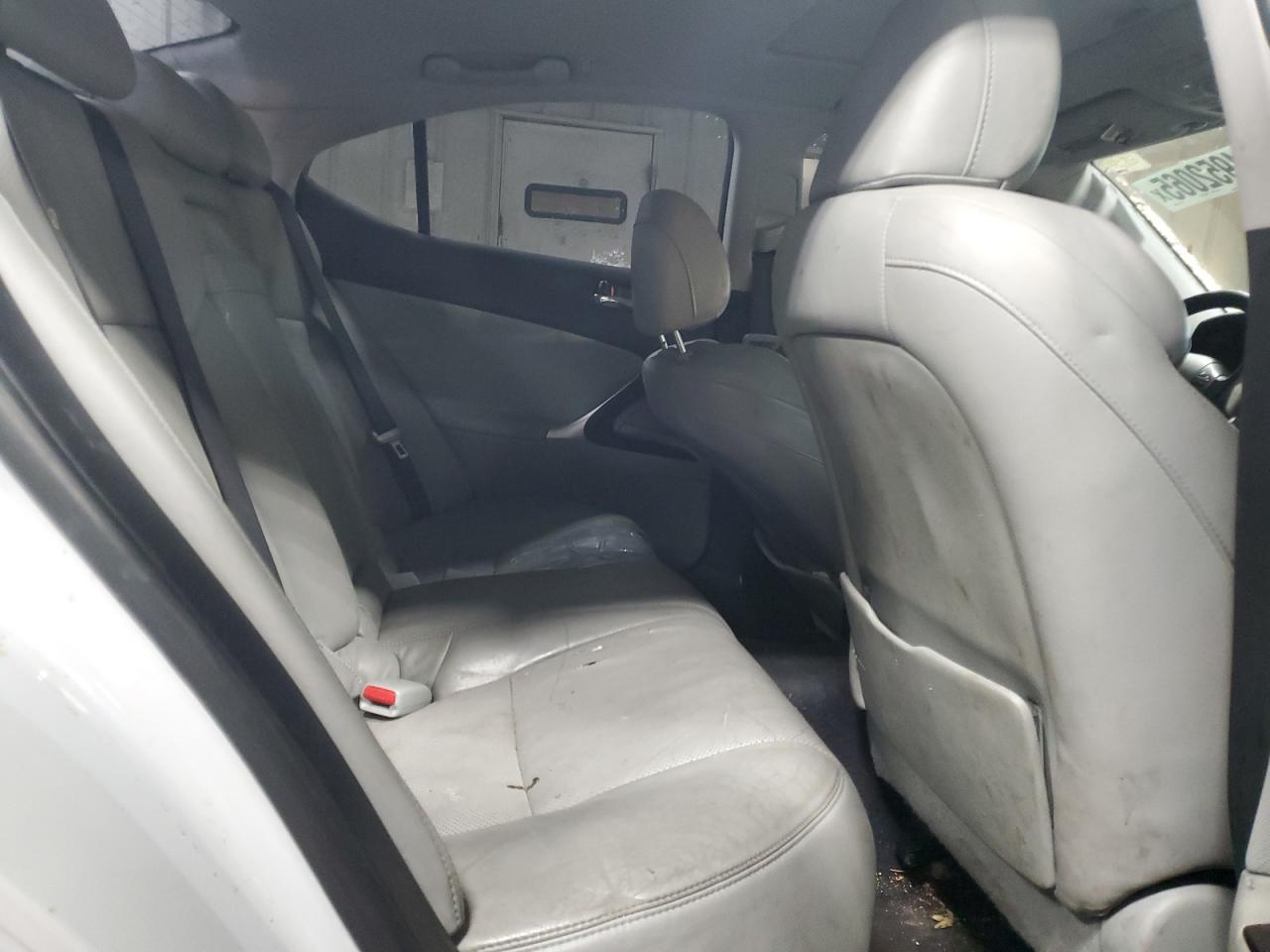 2007 Lexus IS - Image 10