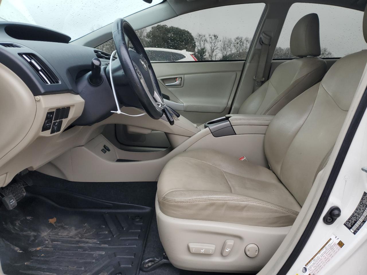 2014 Toyota Prius - Image 7