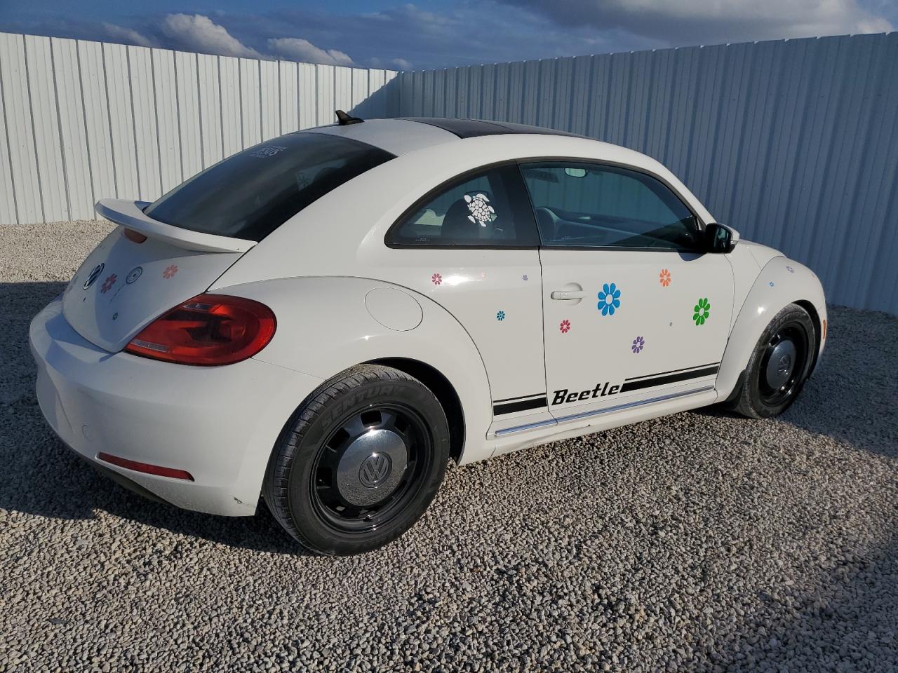 2013 Volkswagen Beetle - Image 3
