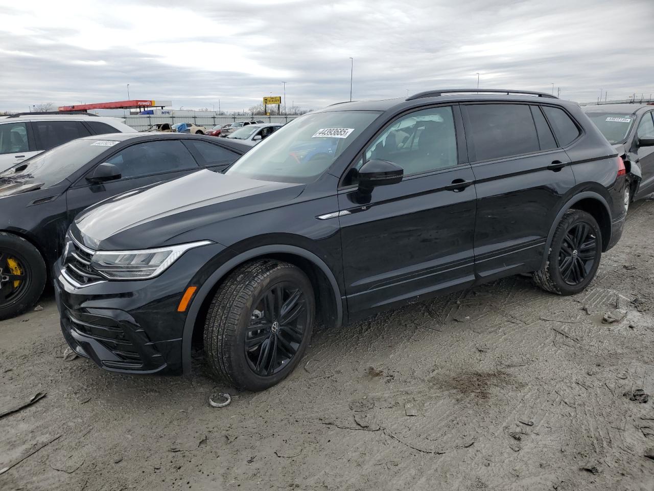 2022 Volkswagen Tiguan Se R-Line Black for Sale in Cahokia Heights, IL - Front End
