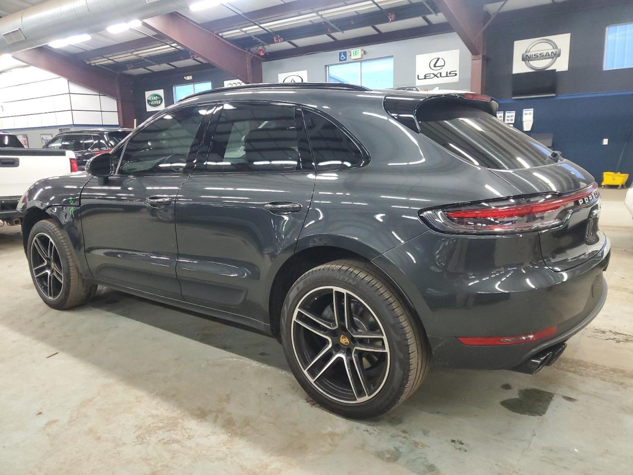 2019 Porsche Macan - Image 2