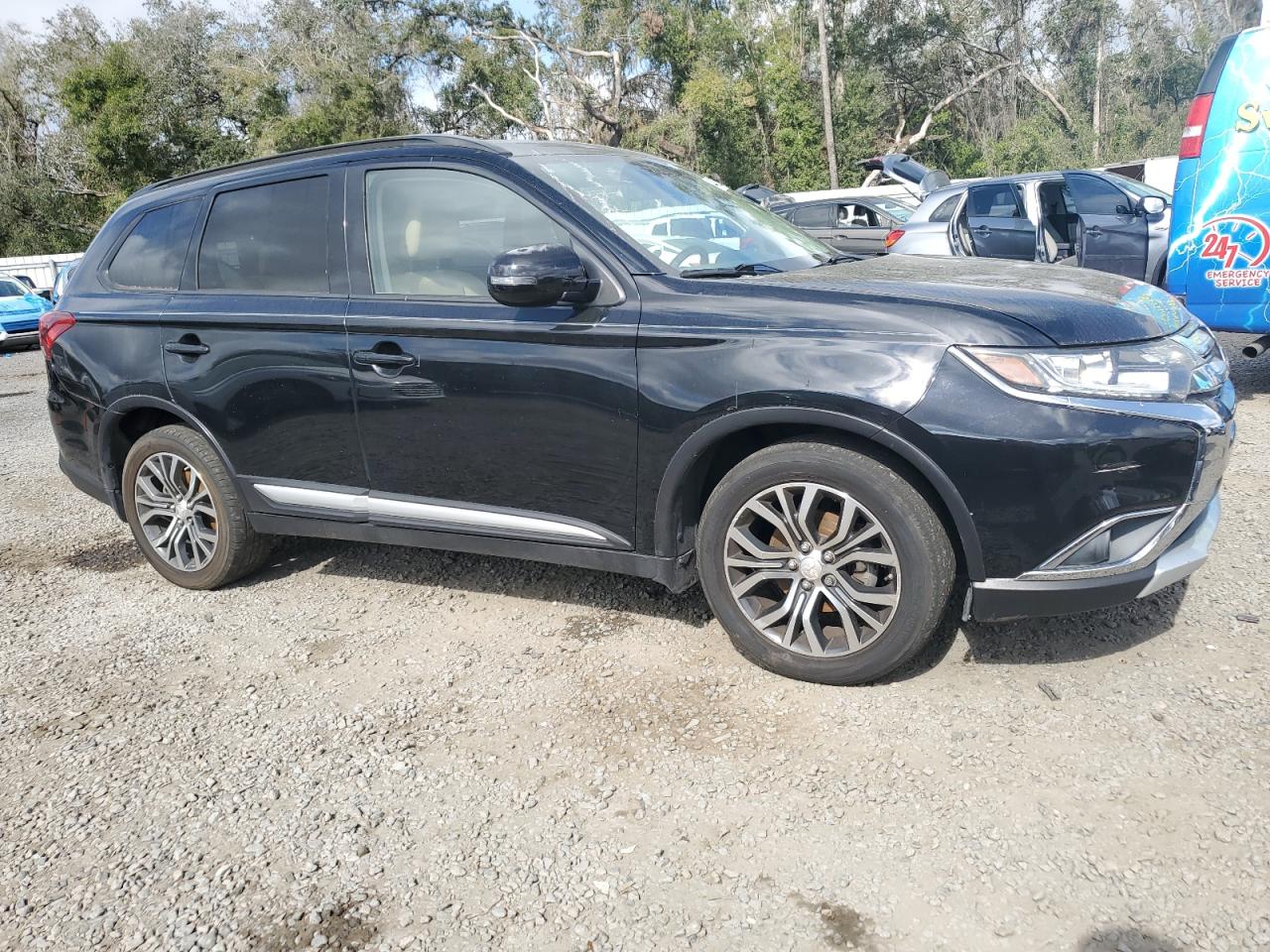 2016 Mitsubishi Outlander - Image 4