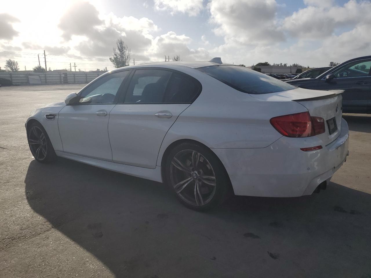 2013 BMW M5 - Image 2
