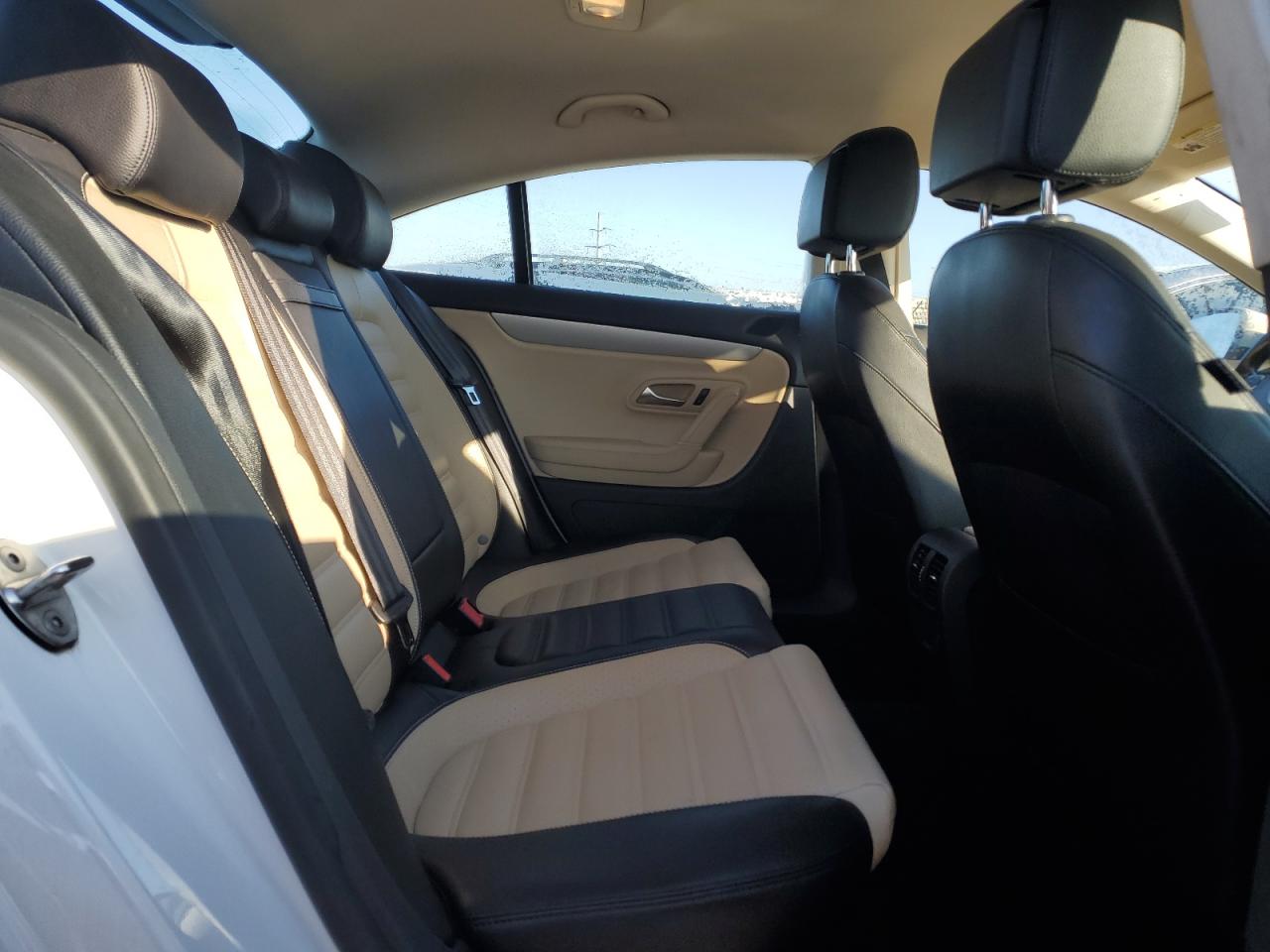 2013 Volkswagen Passat CC - Image 10