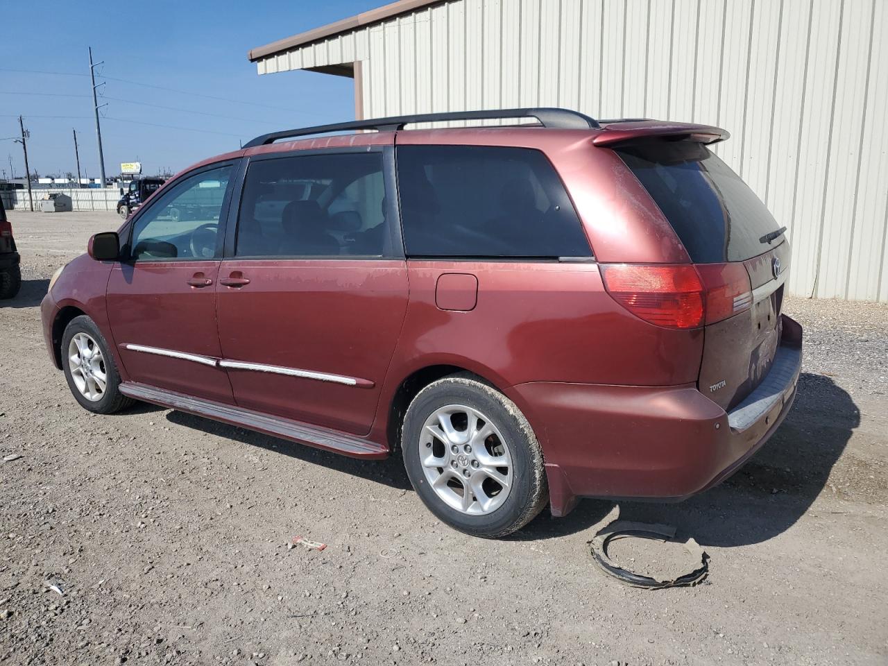 2004 Toyota Sienna - Image 2
