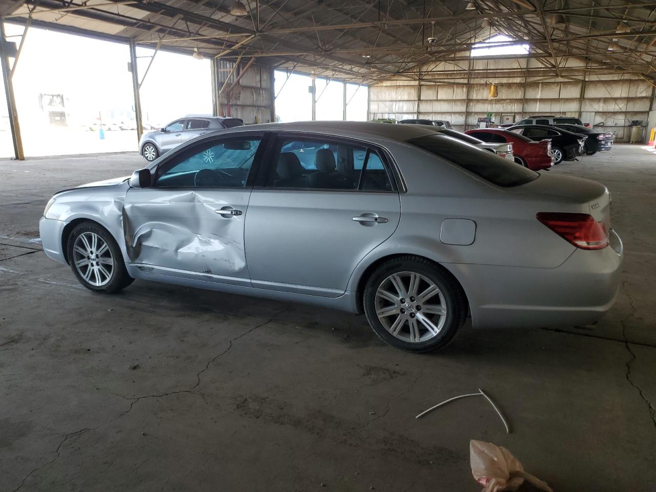 2006 Toyota Avalon - Image 2