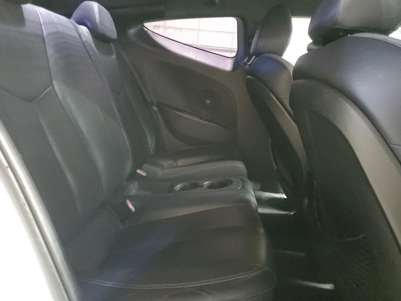 2016 Hyundai Veloster - Image 11