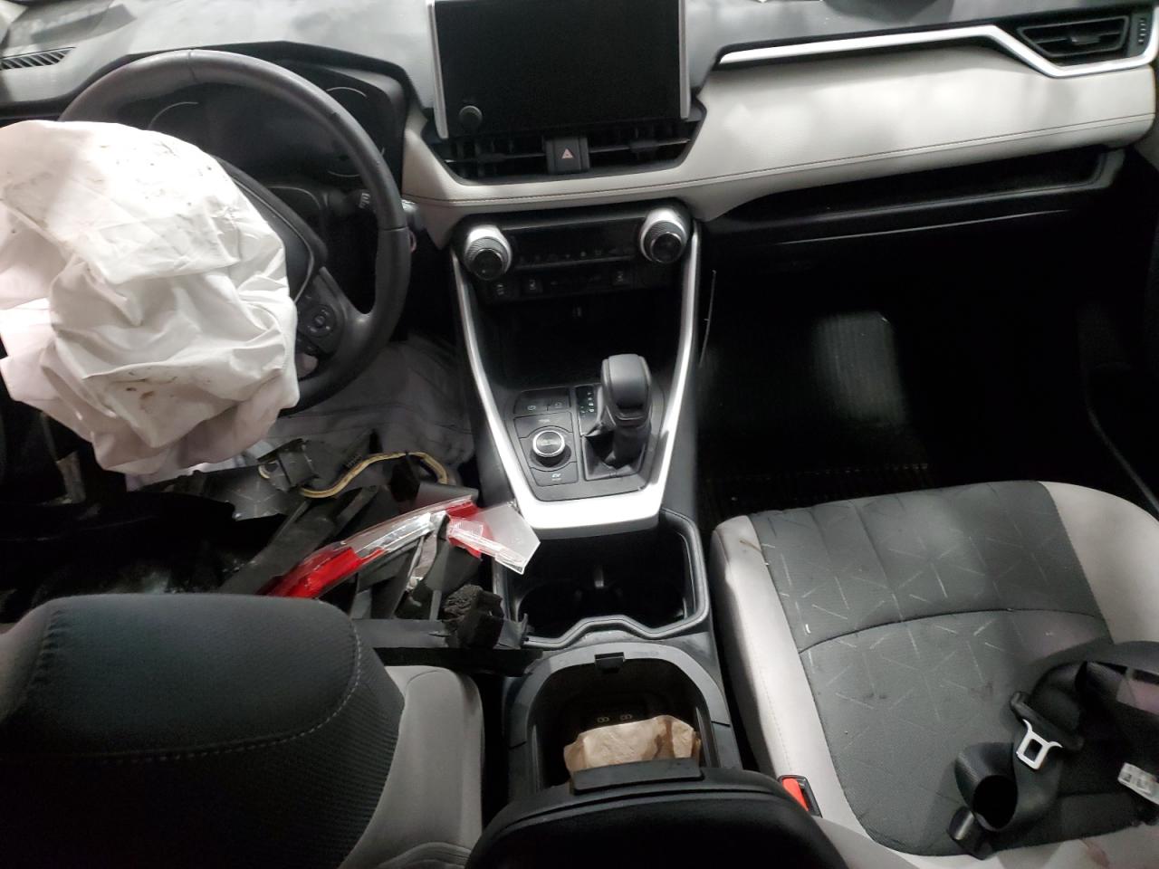2024 Toyota RAV 4 - Image 8