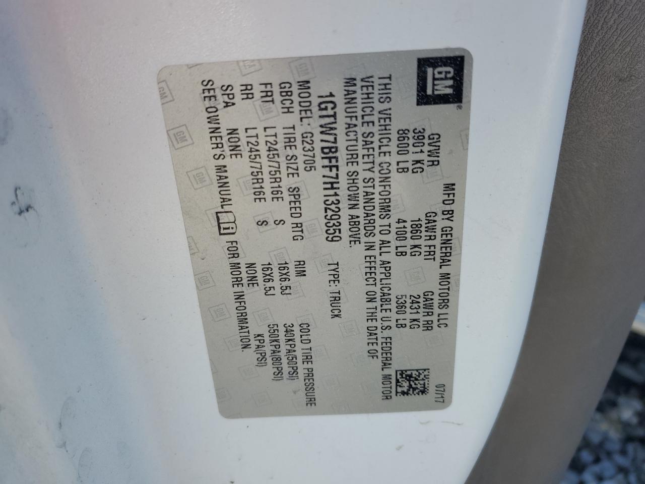 2017 GMC Savana - Image 13