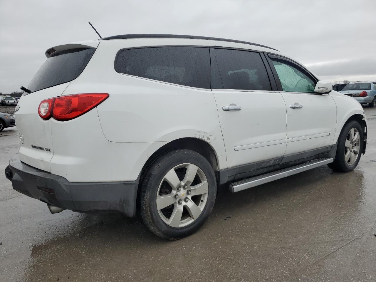 2009 Chevrolet Traverse - Image 3