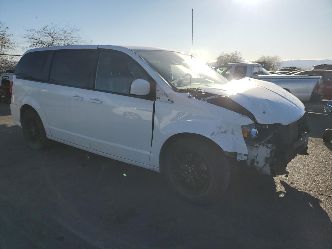 2019 Dodge Caravan - Image 4