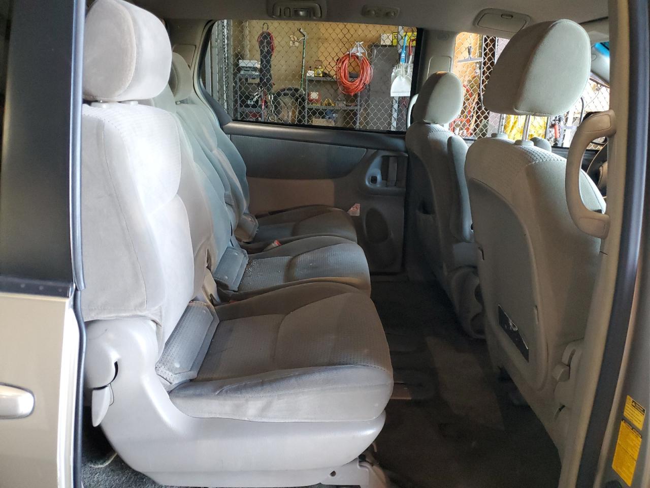 2007 Toyota Sienna - Image 11