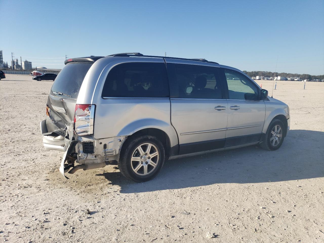 2008 Chrysler Town & Country - Image 3