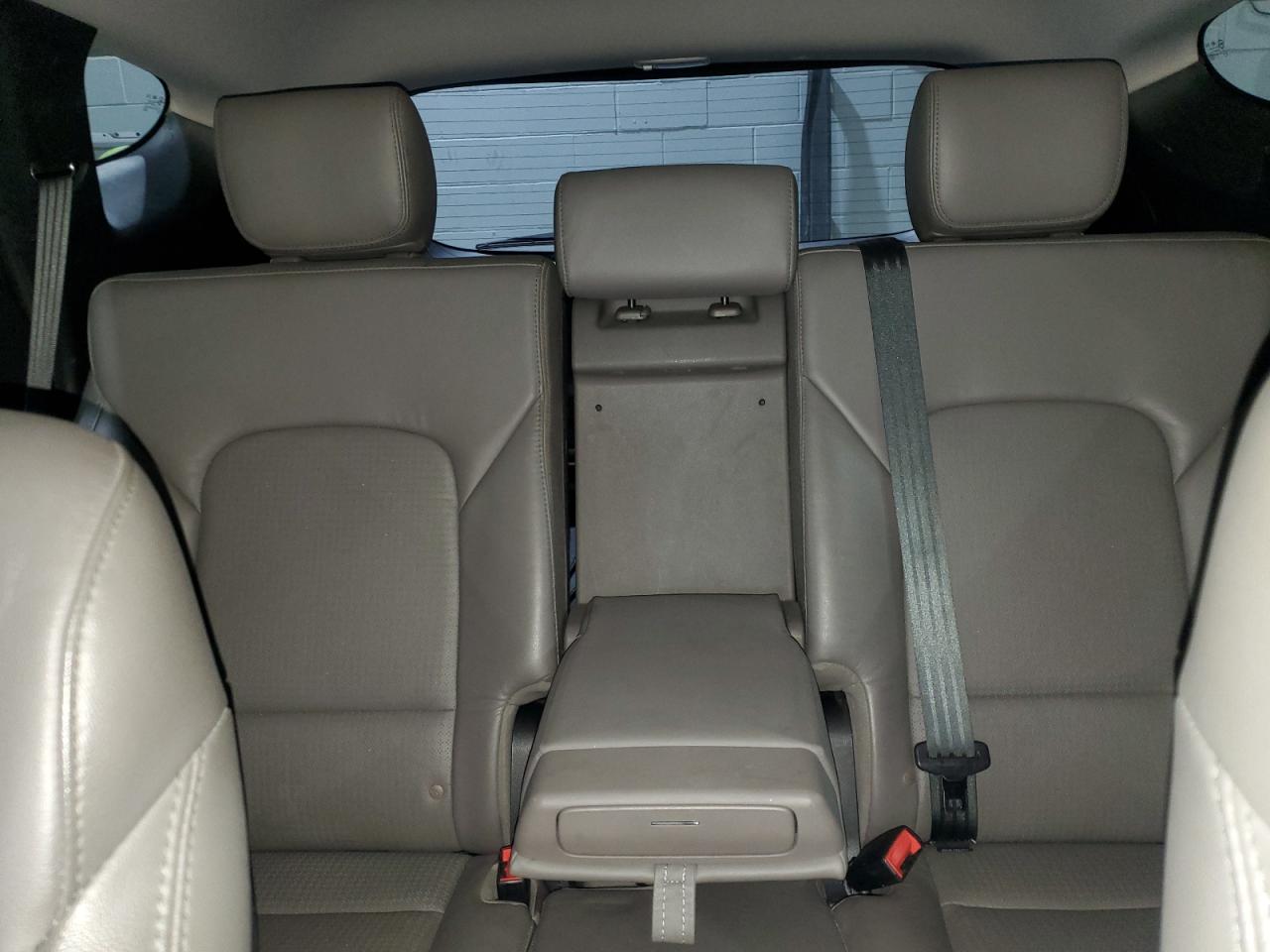 2013 Hyundai Santa Fe - Image 10