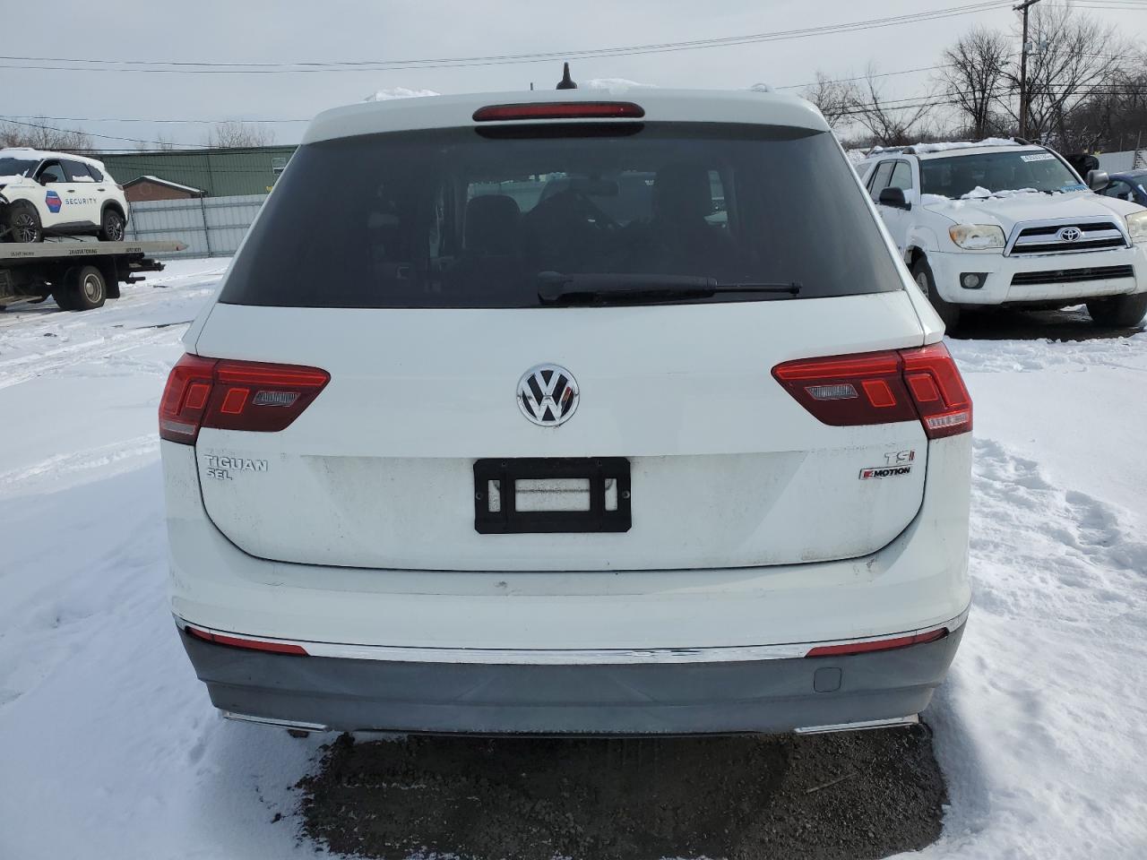 2018 Volkswagen Tiguan - Image 6