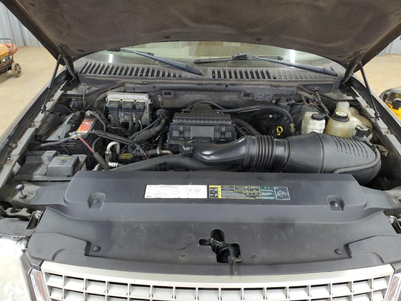2005 Ford Expedition - Image 12