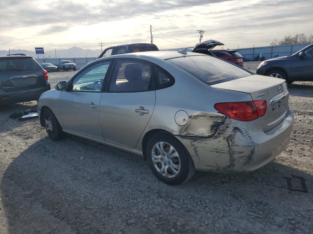 2010 Hyundai Elantra - Image 2