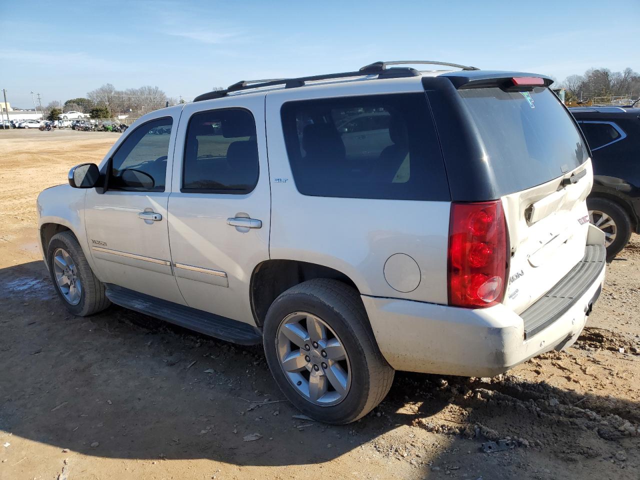 2011 GMC Yukon - Image 2