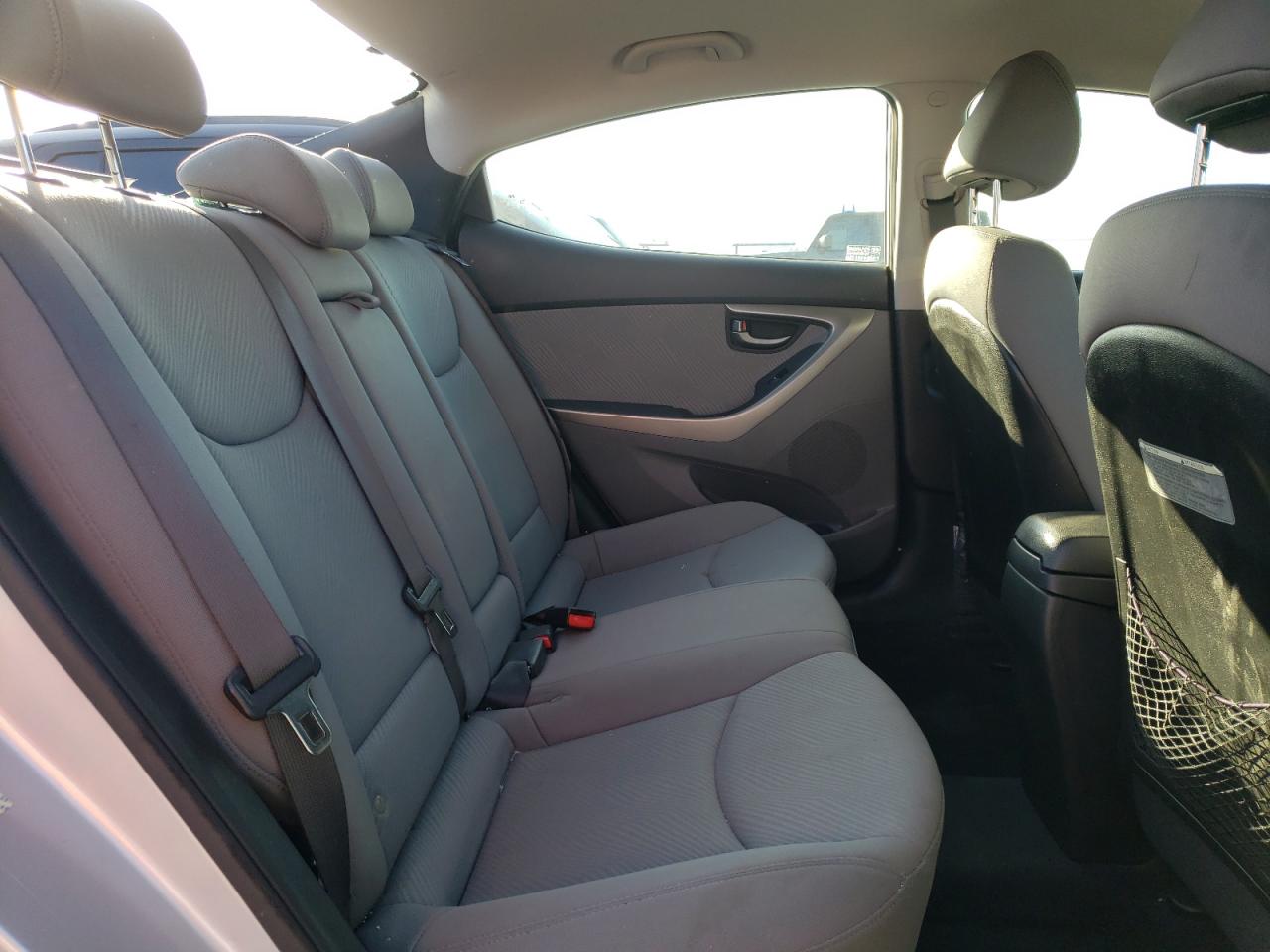 2013 Hyundai Elantra - Image 10