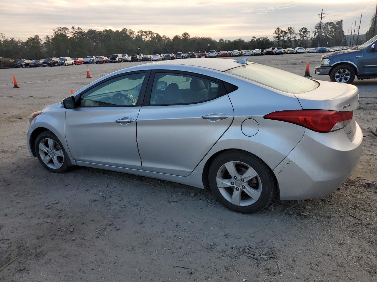 2012 Hyundai Elantra - Image 2
