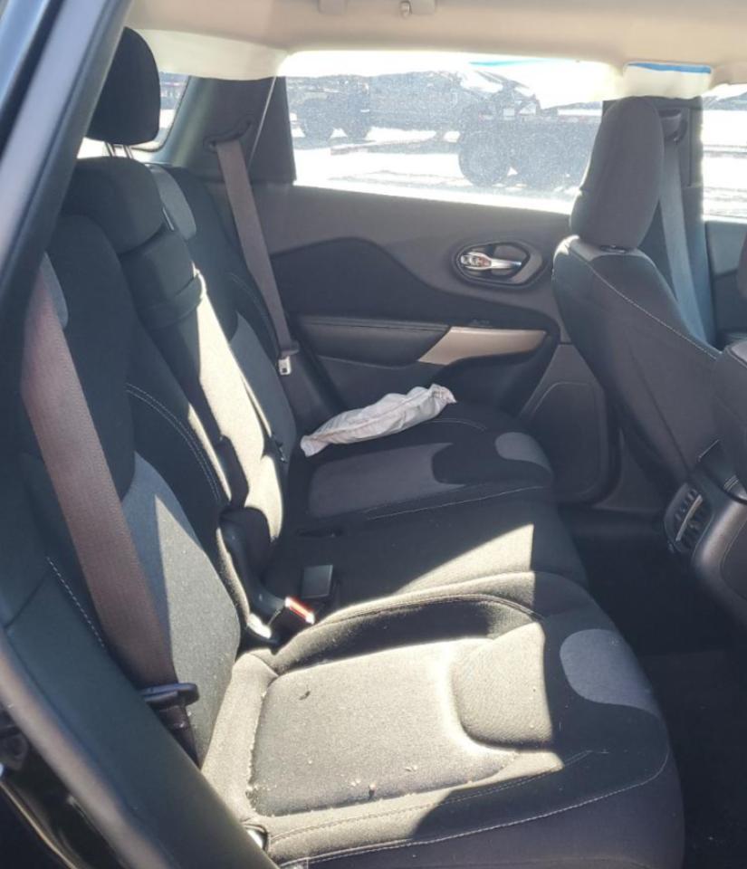 2017 Jeep Grand Cherokee - Image 12