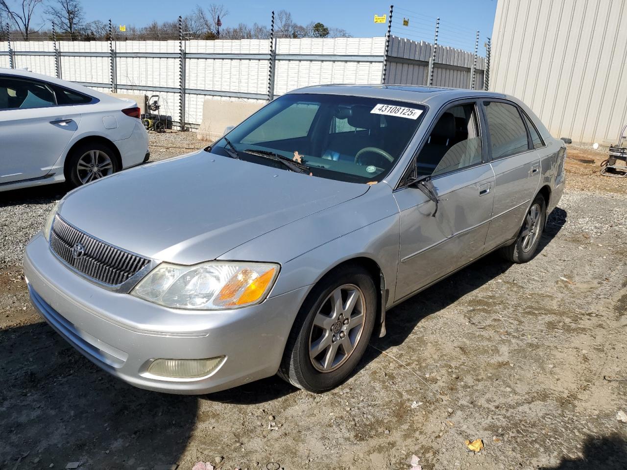 2002 Toyota Avalon - Image 1