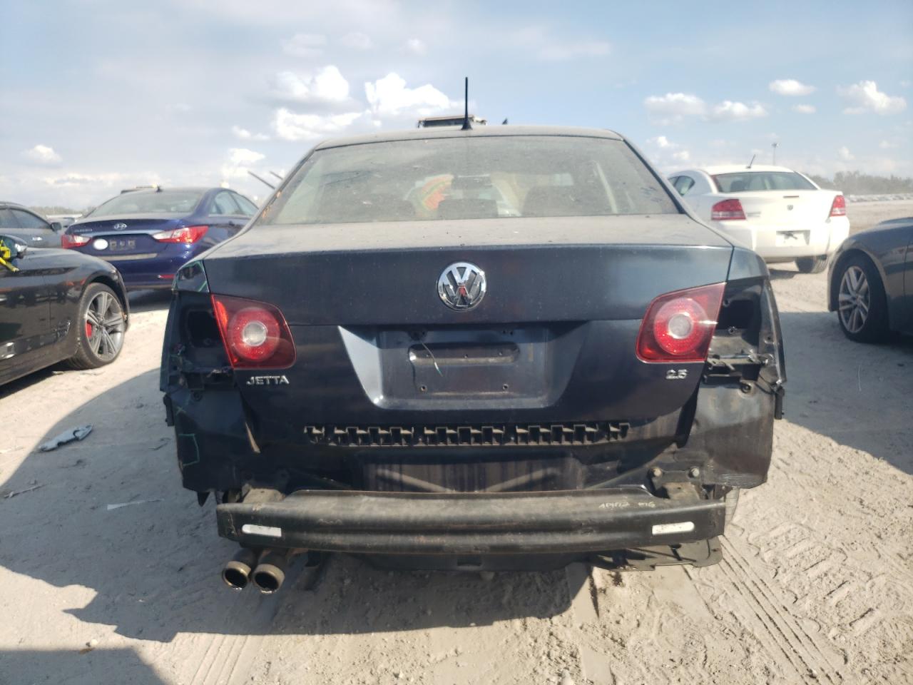 2010 Volkswagen Jetta - Image 6