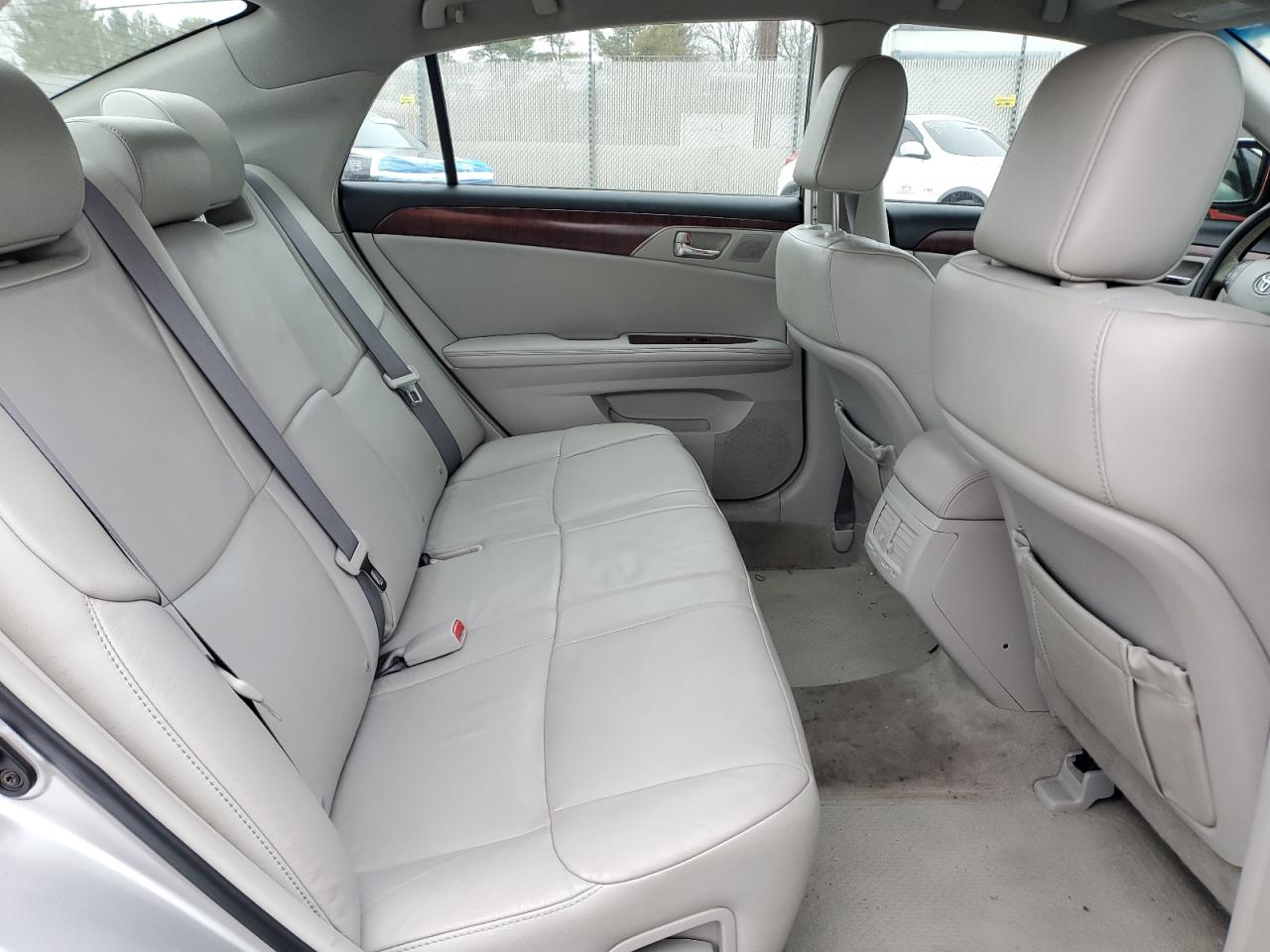 2011 Toyota Avalon - Image 11