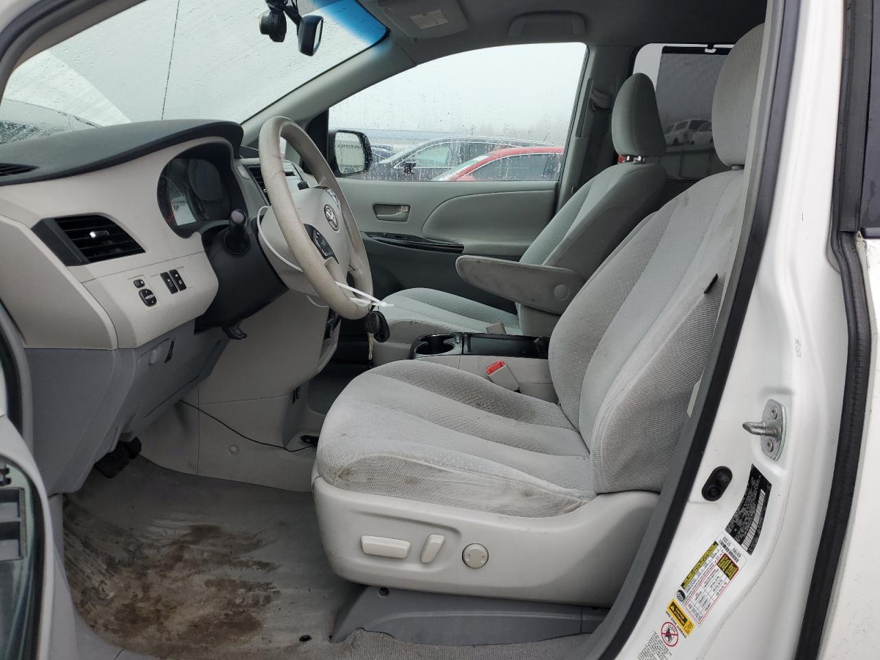2011 Toyota Sienna - Image 7