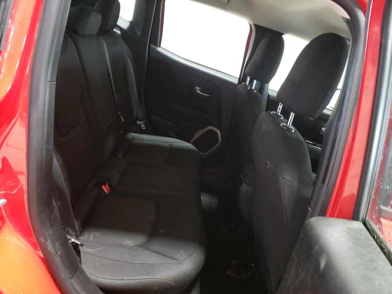 2016 Jeep Renegade - Image 11