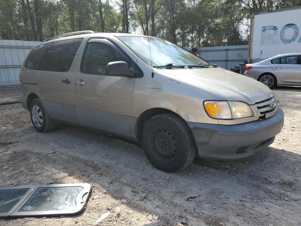 2002 Toyota Sienna - Image 4