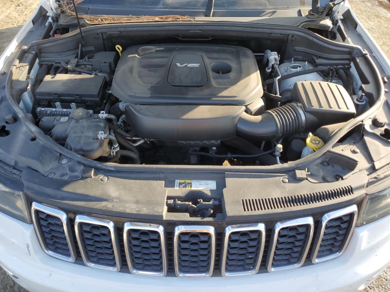 2017 Jeep Grand Cherokee - Image 13
