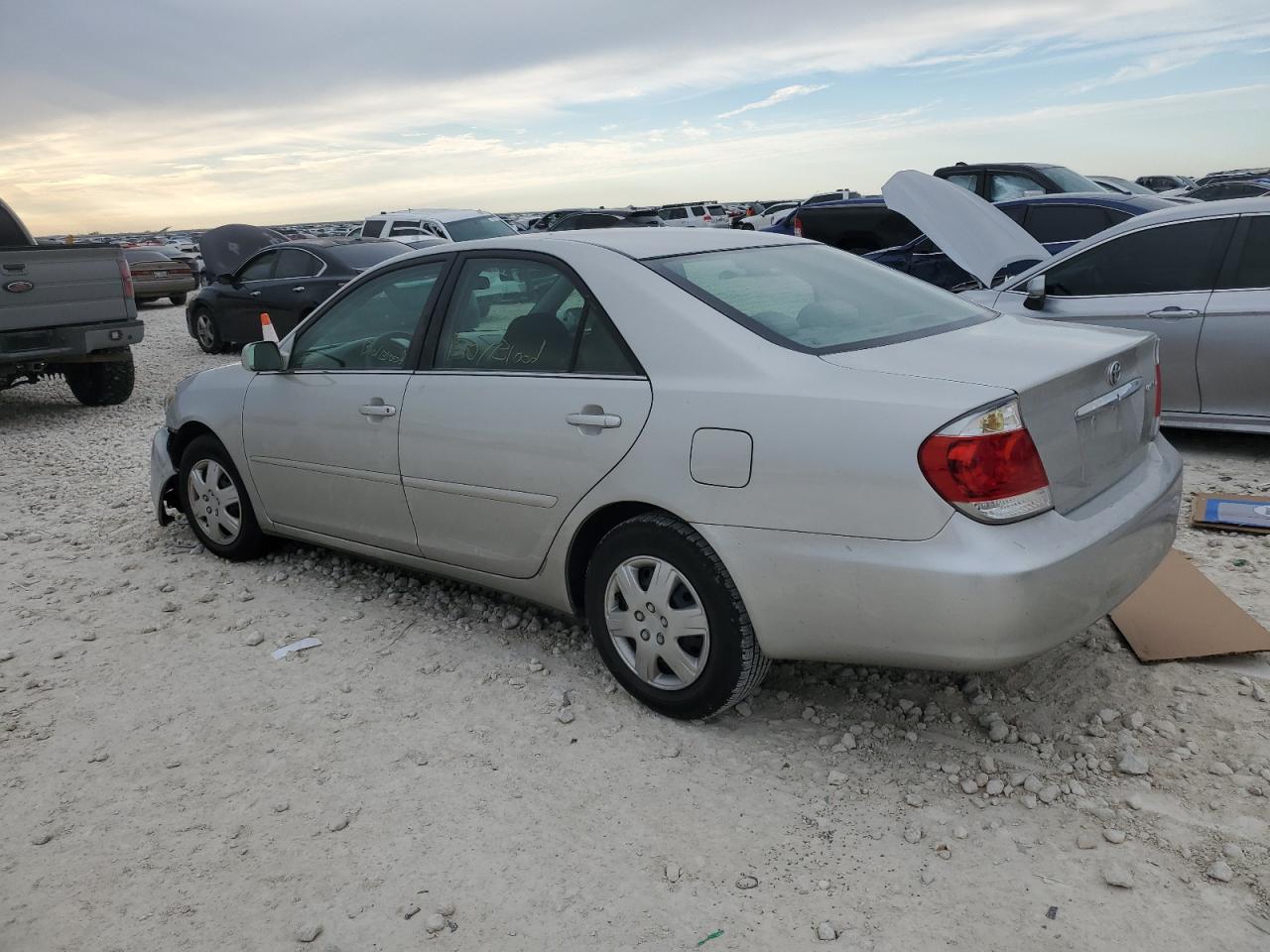 2005 Toyota Camry - Image 2