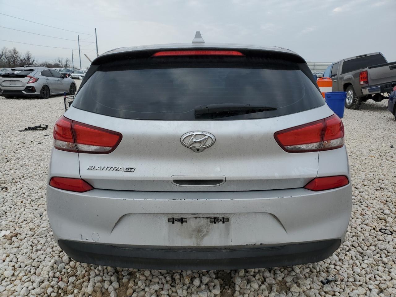2018 Hyundai Elantra - Image 6