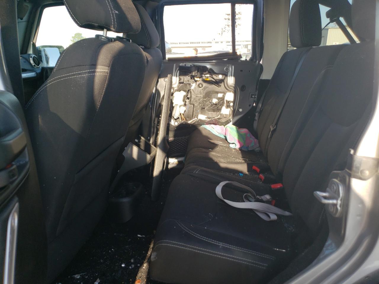 2016 Jeep Wrangler - Image 11