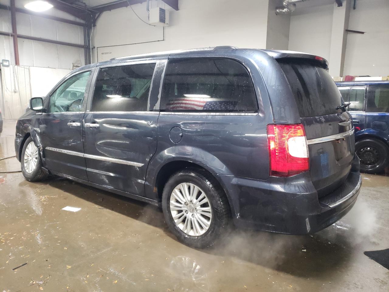 2014 Chrysler Town & Country - Image 2