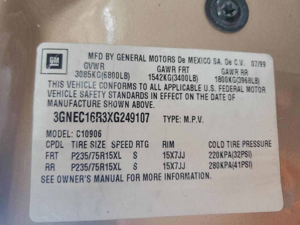 1999 Chevrolet Suburban - Image 13