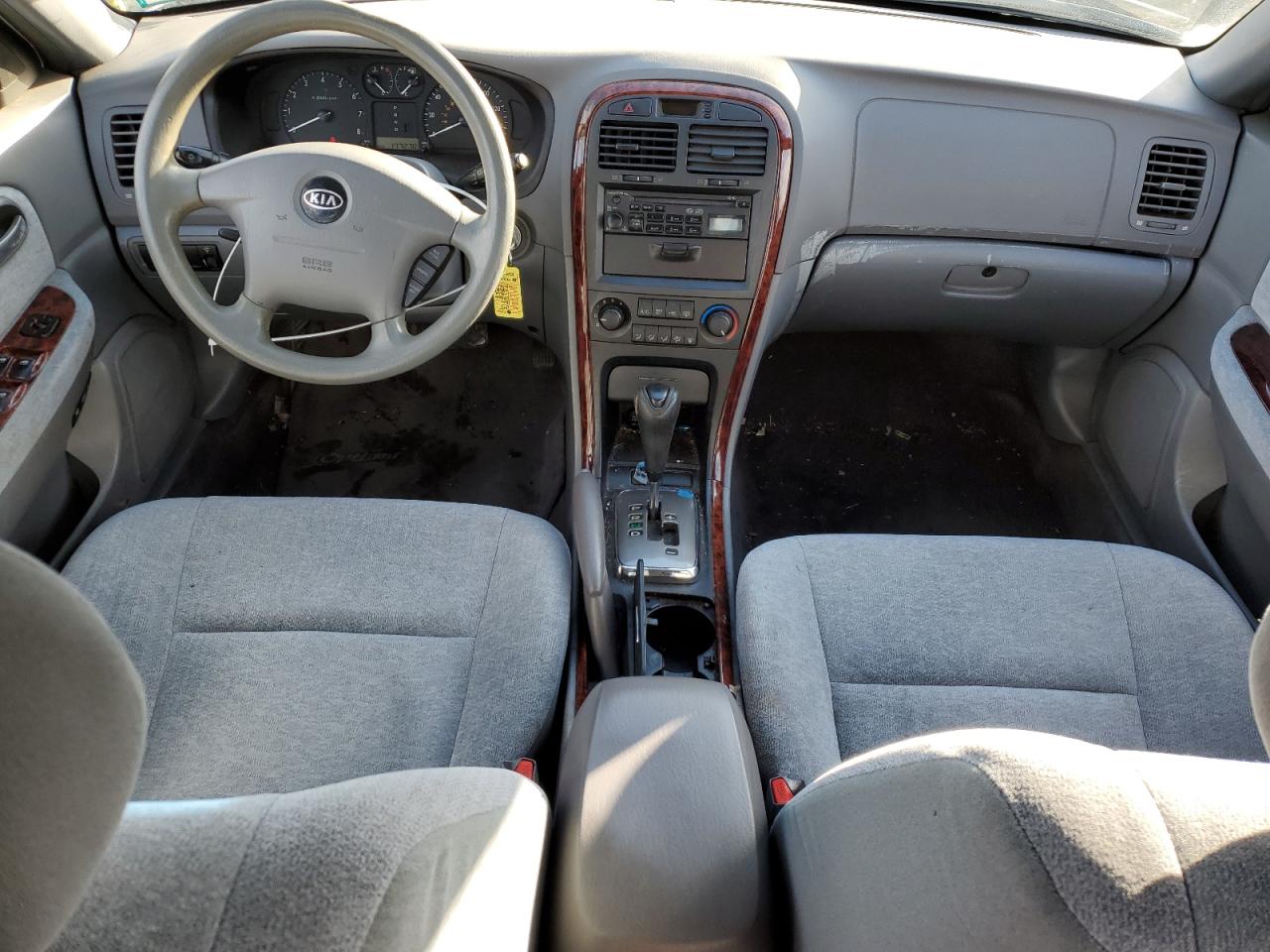 2004 Kia Optima - Image 8