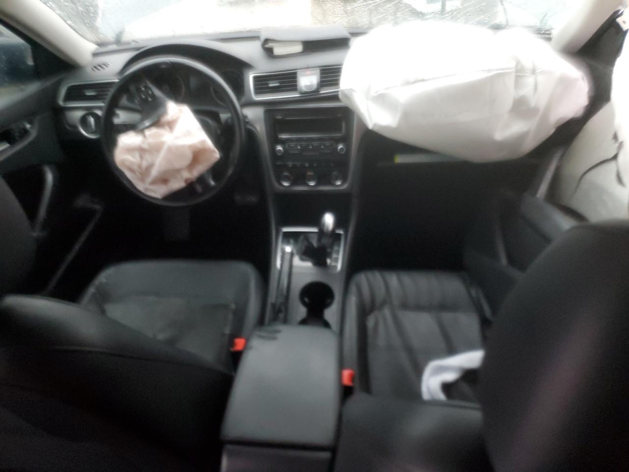 2015 Volkswagen Passat - Image 8
