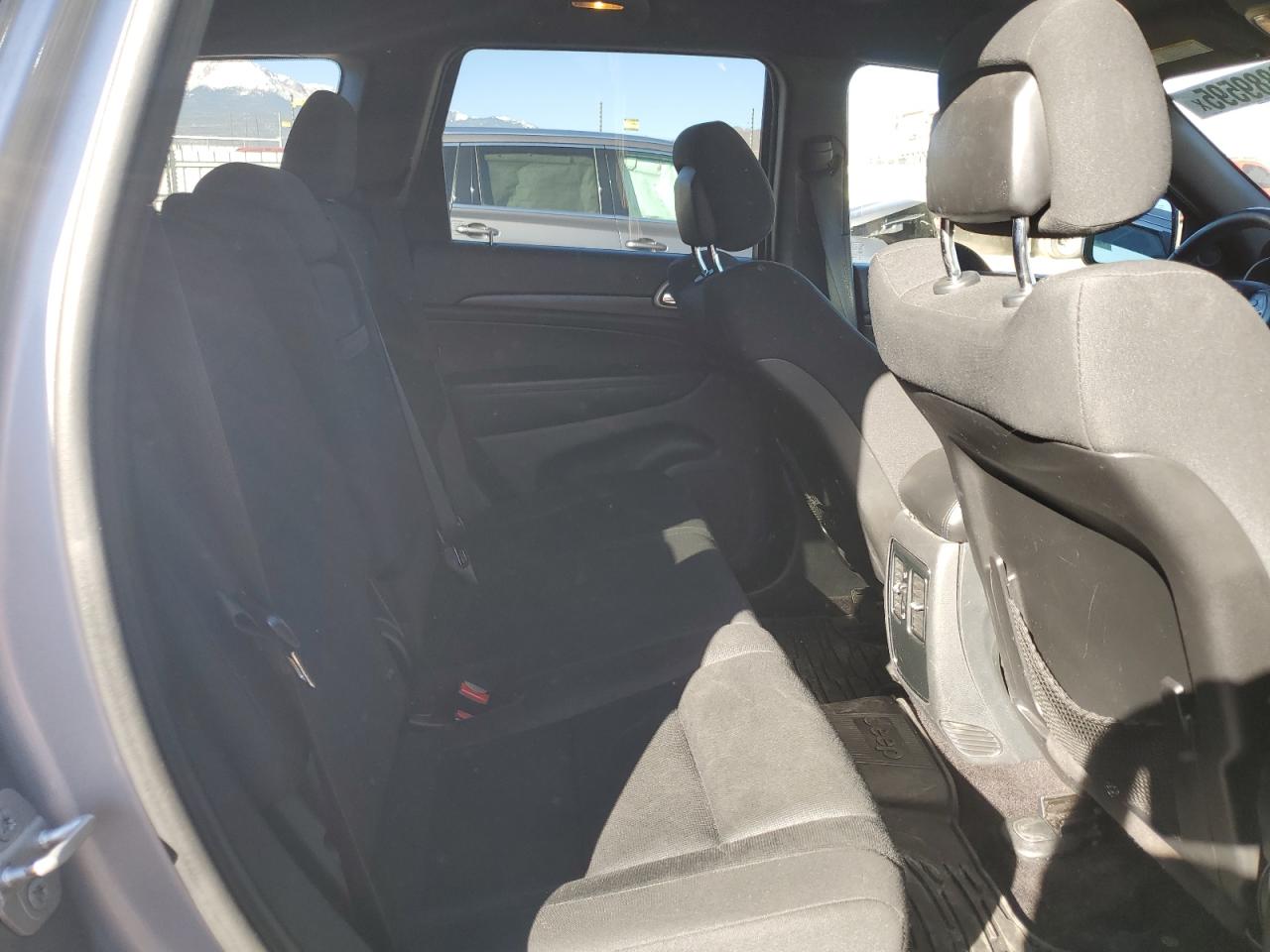 2015 Jeep Grand Cherokee - Image 11