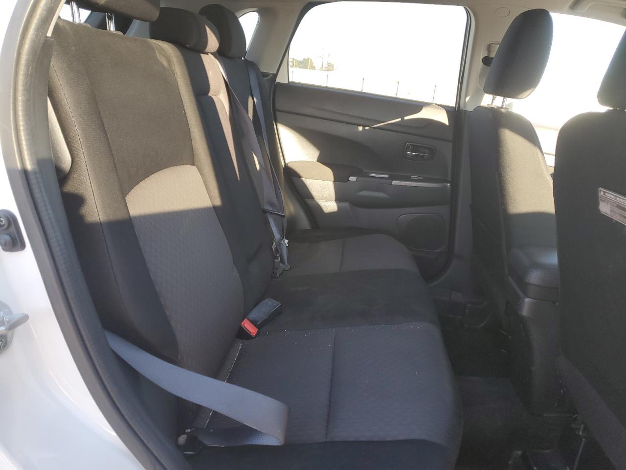 2018 Mitsubishi Outlander - Image 11